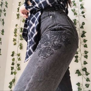 DETAILED BLACK JEANS